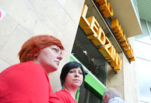 Solidarność uważa, że Dorota Hudy i Marzanna Fabian zostały zwolnione z pracy za działalność związkową; fot. Artur Maciaszczyk