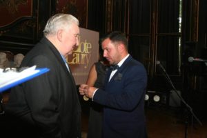 Historyk Zygmunt Orlik odbiera medal "Za zasługi na powiatu pszczyńskiego", fot. R. Botor